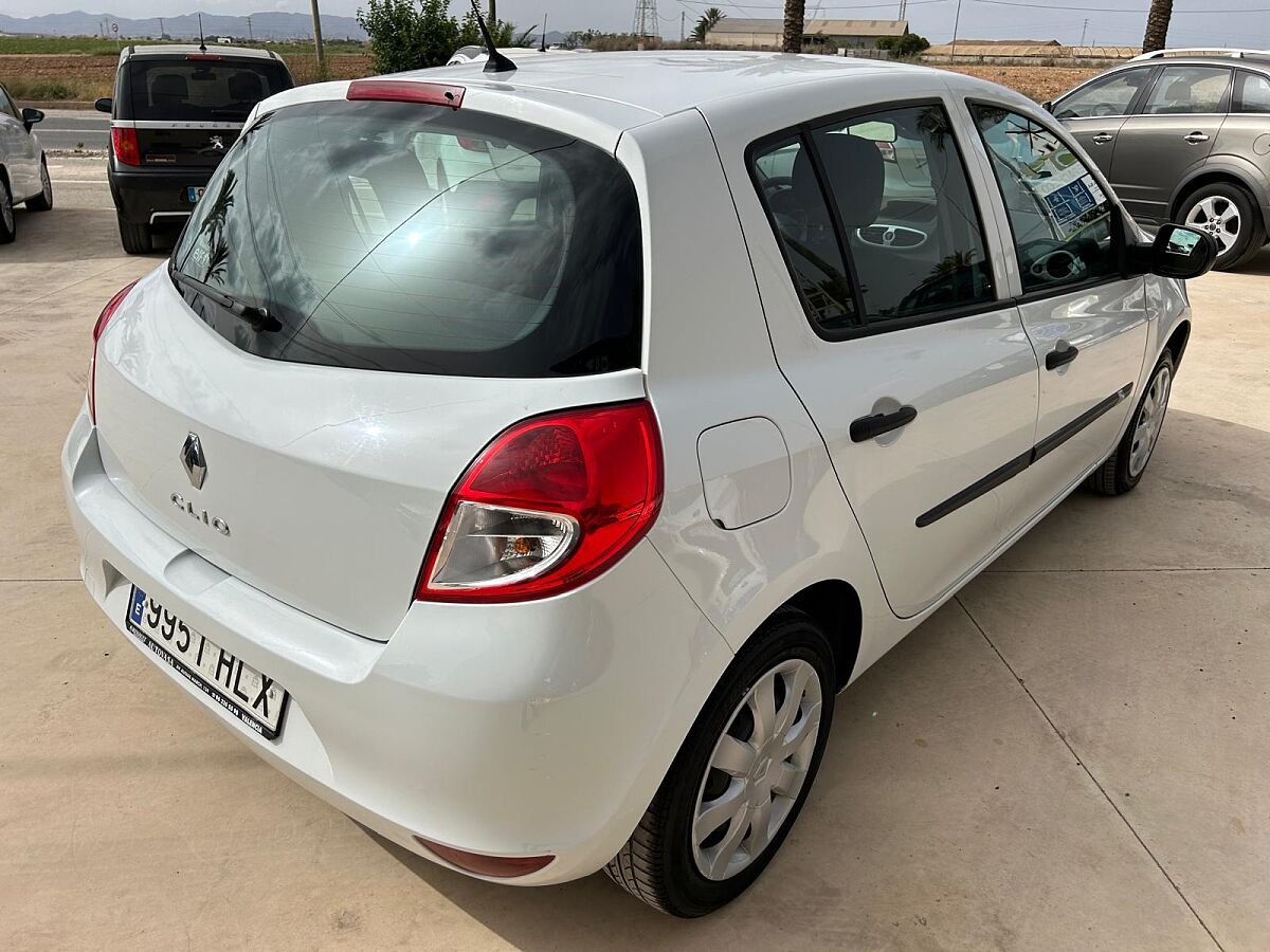 RENAULT CLIO YAHOO 1.2 SPANISH LHD IN SPAIN ONLY 40000 MILES SUPERB 2012